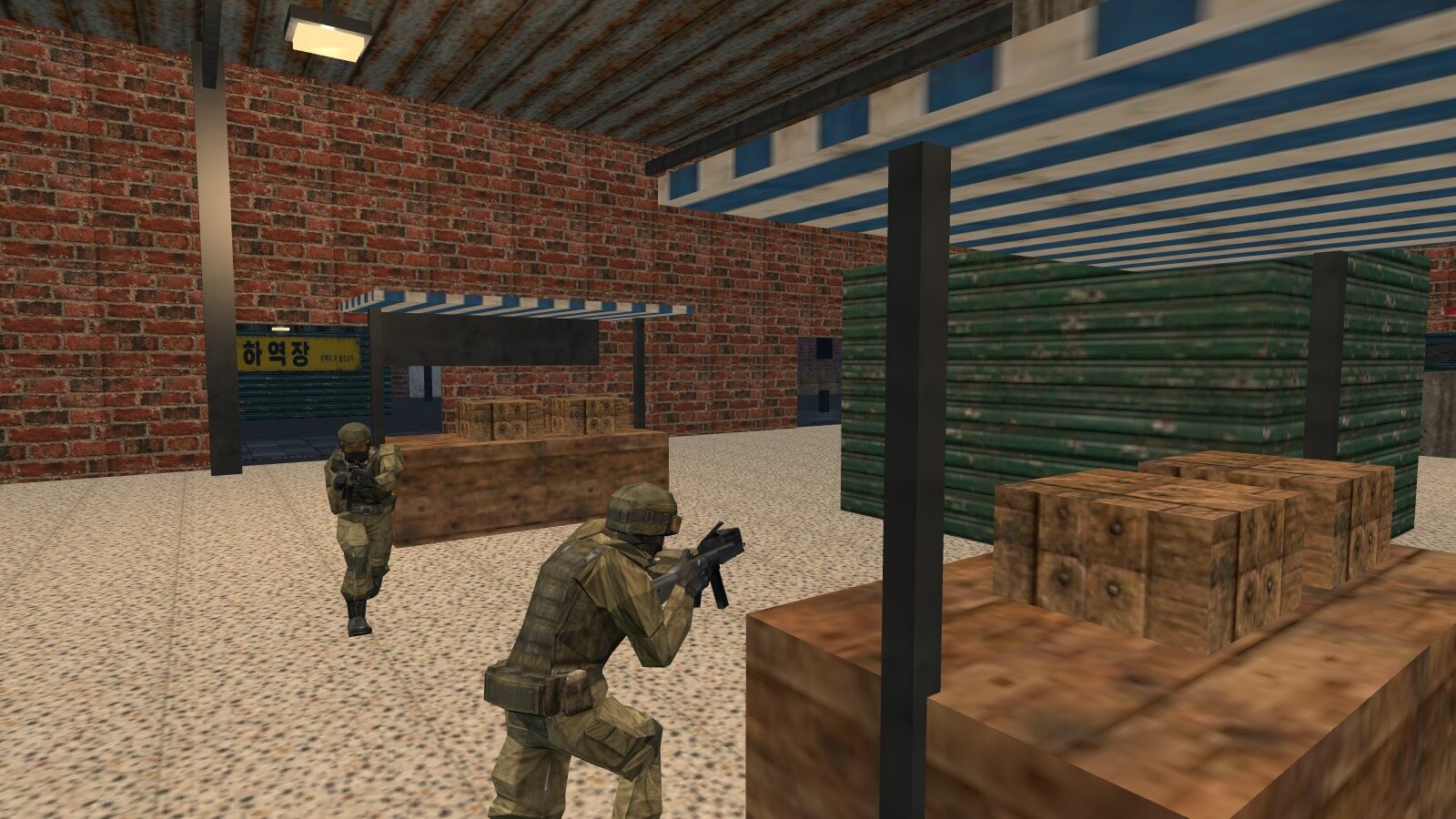 Third-person view of an operator advancing between Night Market stalls as a teammate covers ahead